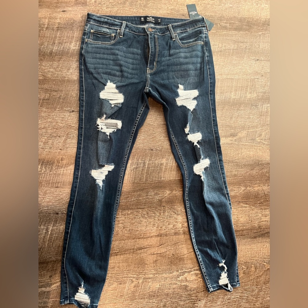 NWT HOLLISTER mid-rise super skinny jeans - size 32S